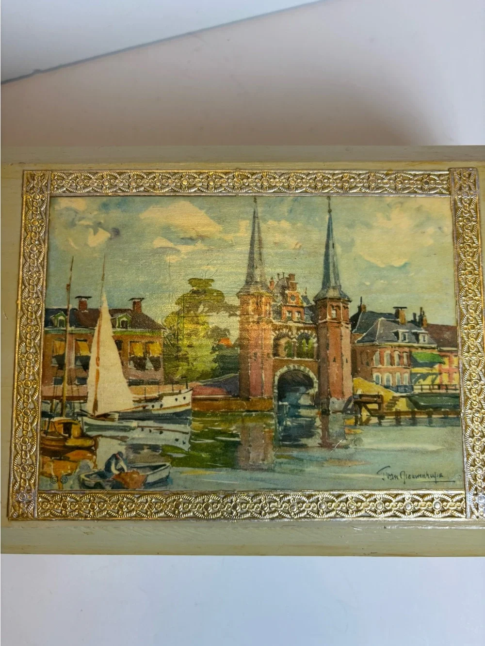 Vintage item pretty